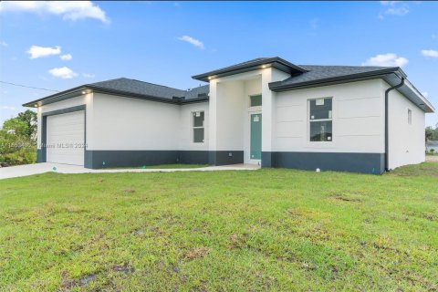 House in Lehigh Acres, Florida 3 bedrooms № 1073390 - photo 7