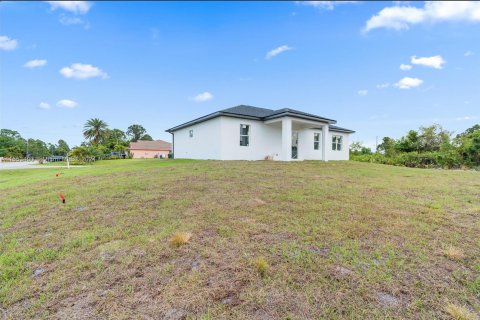 House in Lehigh Acres, Florida 3 bedrooms № 1073390 - photo 6