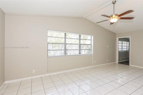 Casa en alquiler en Fort Lauderdale, Florida, 3 dormitorios, 111.85 m2 № 1397592 - foto 4