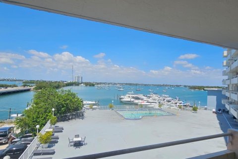 Condominio en alquiler en North Bay Village, Florida, 41.34 m2 № 1397699 - foto 10