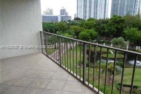 Condo in Aventura, Florida, 2 bedrooms  № 1240993 - photo 19