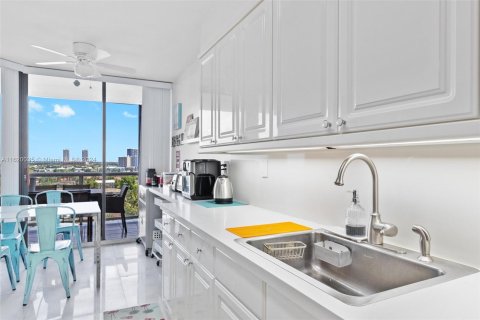 Condo in Aventura, Florida, 3 bedrooms  № 1240995 - photo 11