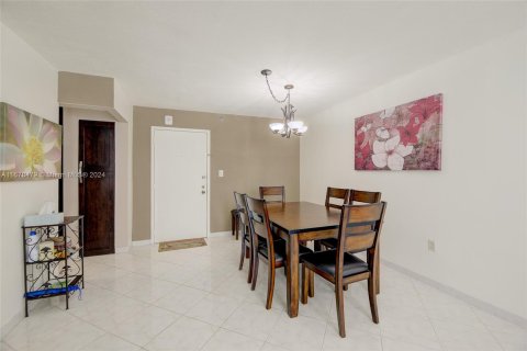 Condo in Miami Beach, Florida, 1 bedroom  № 1405852 - photo 12