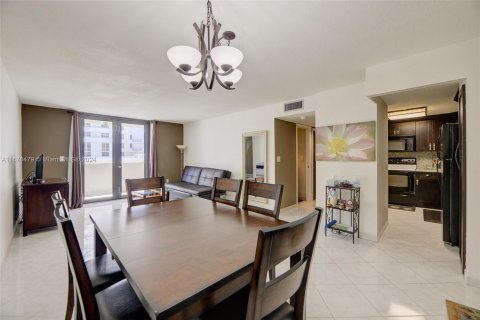 Condo in Miami Beach, Florida, 1 bedroom  № 1405852 - photo 6