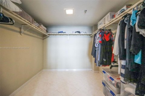 Condo in Miami Beach, Florida, 1 bedroom  № 1405852 - photo 24