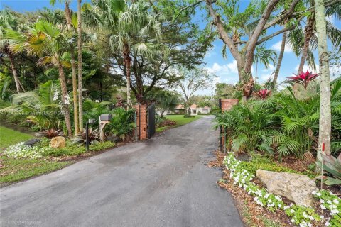 Villa ou maison à vendre à Coral Gables, Floride: 5 chambres, 339.09 m2 № 1058460 - photo 2