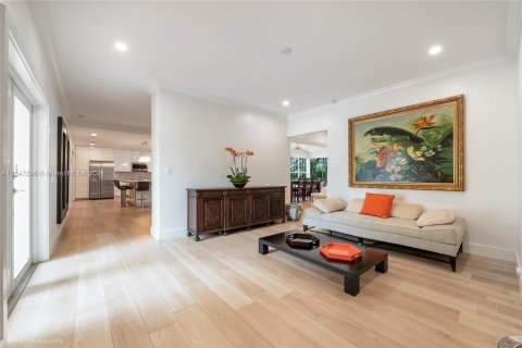 House in Coral Gables, Florida 5 bedrooms, 339.09 sq.m. № 1058460 - photo 8