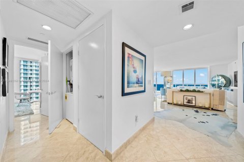 Condominio en venta en Hallandale Beach, Florida, 3 dormitorios, 193.05 m2 № 1209847 - foto 25