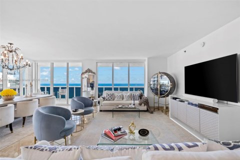 Condominio en venta en Hallandale Beach, Florida, 3 dormitorios, 193.05 m2 № 1209847 - foto 1