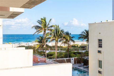 Condominio en venta en Miami Beach, Florida, 1 dormitorio, 61.22 m2 № 1046892 - foto 1