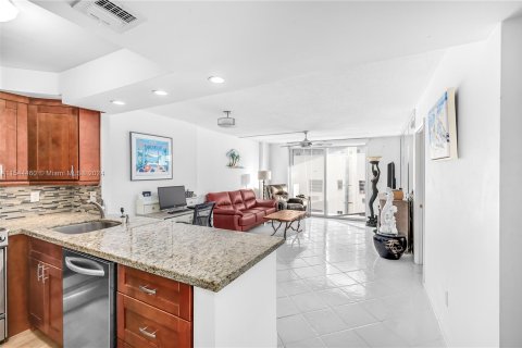 Condominio en venta en Miami Beach, Florida, 1 dormitorio, 61.22 m2 № 1046892 - foto 6