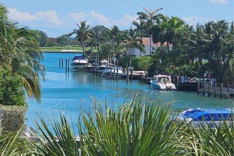 Condo in Bay Harbor Islands, Florida, 2 bedrooms  № 1241960 - photo 3