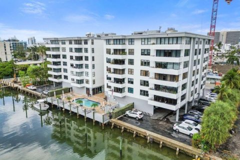 Condo in Bay Harbor Islands, Florida, 2 bedrooms  № 1241960 - photo 23