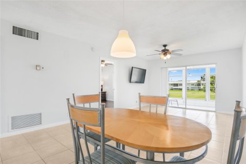 Condo in Pompano Beach, Florida, 2 bedrooms  № 1065823 - photo 1