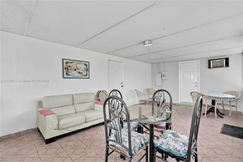 Villa ou maison à vendre à Hialeah, Floride: 4 chambres, 117.06 m2 № 1031253 - photo 30