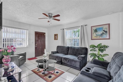 Villa ou maison à vendre à Hialeah, Floride: 4 chambres, 117.06 m2 № 1031253 - photo 12