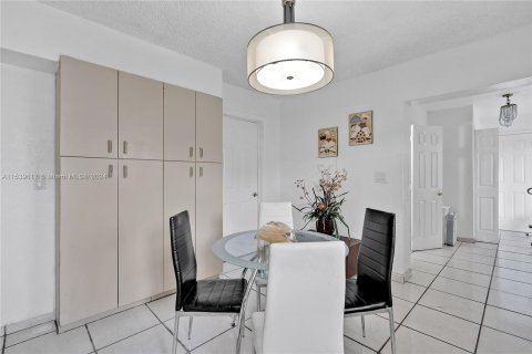 Villa ou maison à vendre à Hialeah, Floride: 4 chambres, 117.06 m2 № 1031253 - photo 16