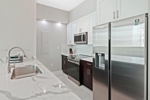 Condominio en venta en Coral Gables, Florida, 2 dormitorios № 1076459 - foto 17