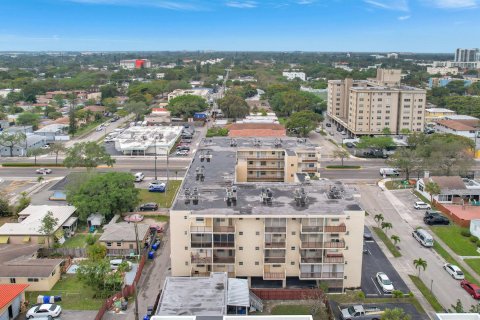 Copropriété à vendre à Hollywood, Floride: 2 chambres, 91.42 m2 № 1054816 - photo 5