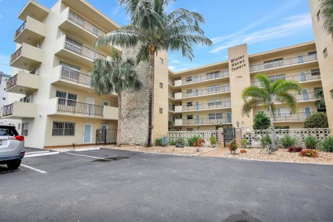 Copropriété à vendre à Hollywood, Floride: 2 chambres, 91.42 m2 № 1054816 - photo 1