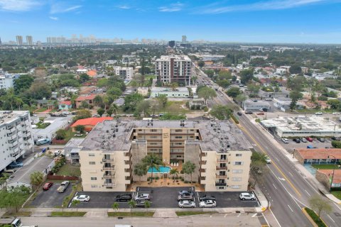 Condo in Hollywood, Florida, 2 bedrooms  № 1054816 - photo 12