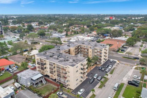 Copropriété à vendre à Hollywood, Floride: 2 chambres, 91.42 m2 № 1054816 - photo 4