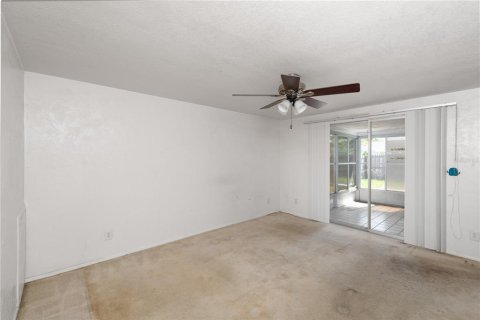 House in Port Richey, Florida 2 bedrooms, 115.01 sq.m. № 1244999 - photo 8