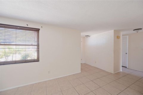 House in Port Richey, Florida 2 bedrooms, 115.01 sq.m. № 1244999 - photo 22