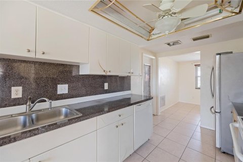 Villa ou maison à vendre à Port Richey, Floride: 2 chambres, 115.01 m2 № 1244999 - photo 16