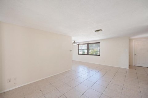 Villa ou maison à vendre à Port Richey, Floride: 2 chambres, 115.01 m2 № 1244999 - photo 6