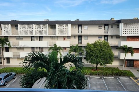 Condo in Lauderdale Lakes, Florida, 1 bedroom  № 1348048 - photo 20