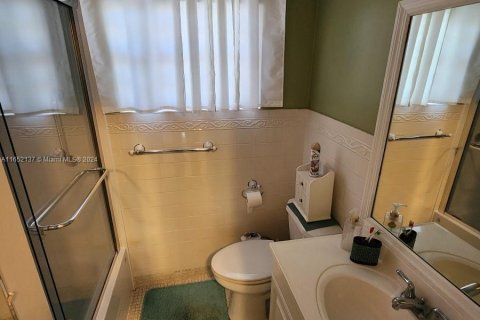 Condo in Lauderdale Lakes, Florida, 1 bedroom  № 1348048 - photo 11