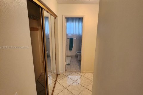 Copropriété à louer à Lauderdale Lakes, Floride: 1 chambre, 71.35 m2 № 1348048 - photo 15