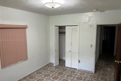 Casa en venta en Miami, Florida, 6 dormitorios, 210.8 m2 № 1348132 - foto 11