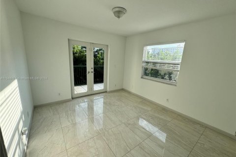 Touwnhouse à louer à Hallandale Beach, Floride: 3 chambres, 977.89 m2 № 1348049 - photo 8