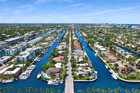 House in Fort Lauderdale, Florida 7 bedrooms, 511.89 sq.m. № 1225401 - photo 14