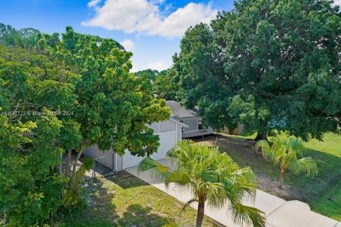 Casa en venta en Palm Bay, Florida, 3 dormitorios № 1329849 - foto 4