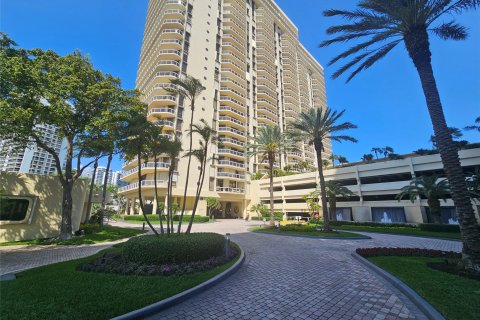 Condo in Aventura, Florida, 2 bedrooms  № 1072407 - photo 23