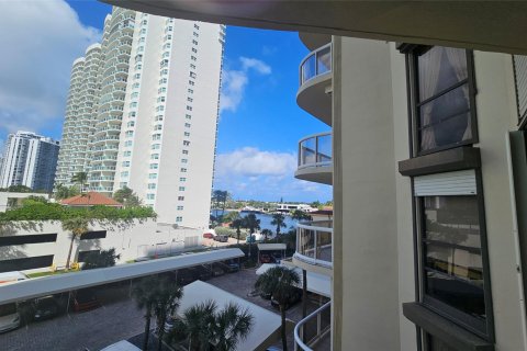 Condominio en venta en Aventura, Florida, 2 dormitorios, 150.69 m2 № 1072407 - foto 3