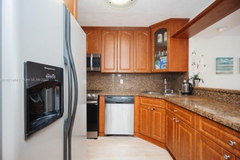 Condo in Hallandale Beach, Florida, 1 bedroom  № 1242326 - photo 12