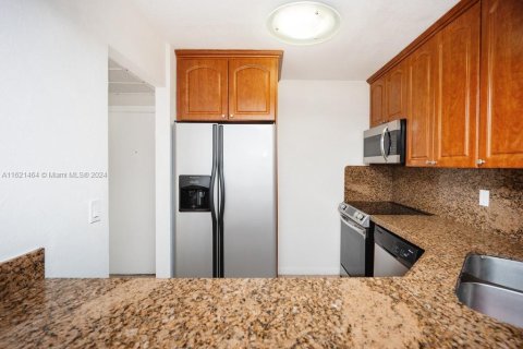 Condo in Hallandale Beach, Florida, 1 bedroom  № 1242326 - photo 11