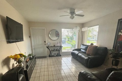 Adosado en venta en Miami, Florida, 3 dormitorios, 113.81 m2 № 1351961 - foto 17