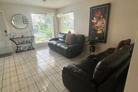 Adosado en venta en Miami, Florida, 3 dormitorios, 113.81 m2 № 1351961 - foto 15