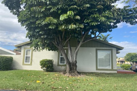 Adosado en venta en Miami, Florida, 3 dormitorios, 113.81 m2 № 1351961 - foto 18