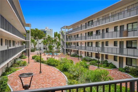 Condo in Miami, Florida, 1 bedroom  № 1352010 - photo 20