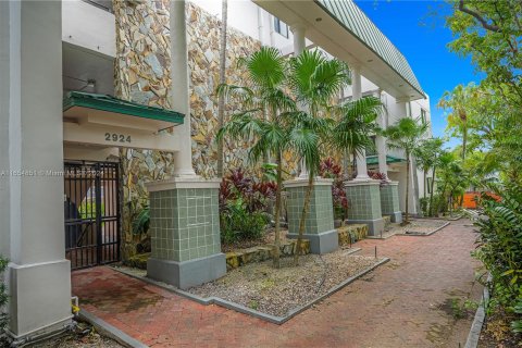 Copropriété à vendre à Miami, Floride: 1 chambre, 55.56 m2 № 1352010 - photo 4