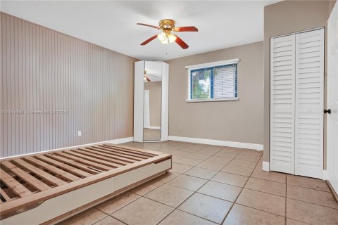 Condo in Miami, Florida, 1 bedroom  № 1352010 - photo 10