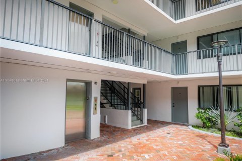 Condominio en venta en Miami, Florida, 1 dormitorio, 55.56 m2 № 1352010 - foto 19