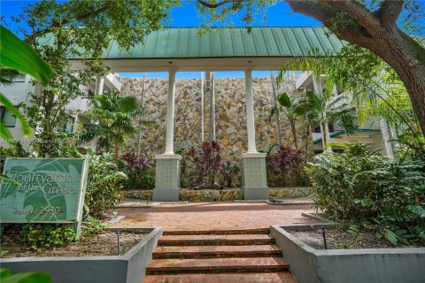 Condo in Miami, Florida, 1 bedroom  № 1352010 - photo 3