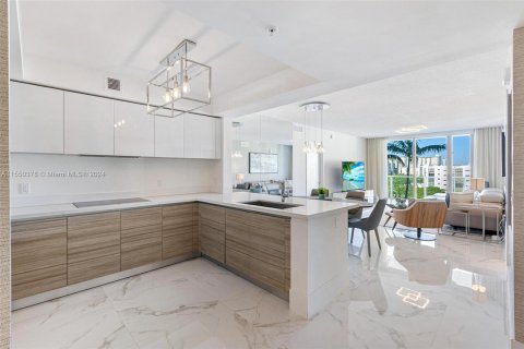 Condominio en venta en Sunny Isles Beach, Florida, 2 dormitorios, 143.16 m2 № 1065340 - foto 9